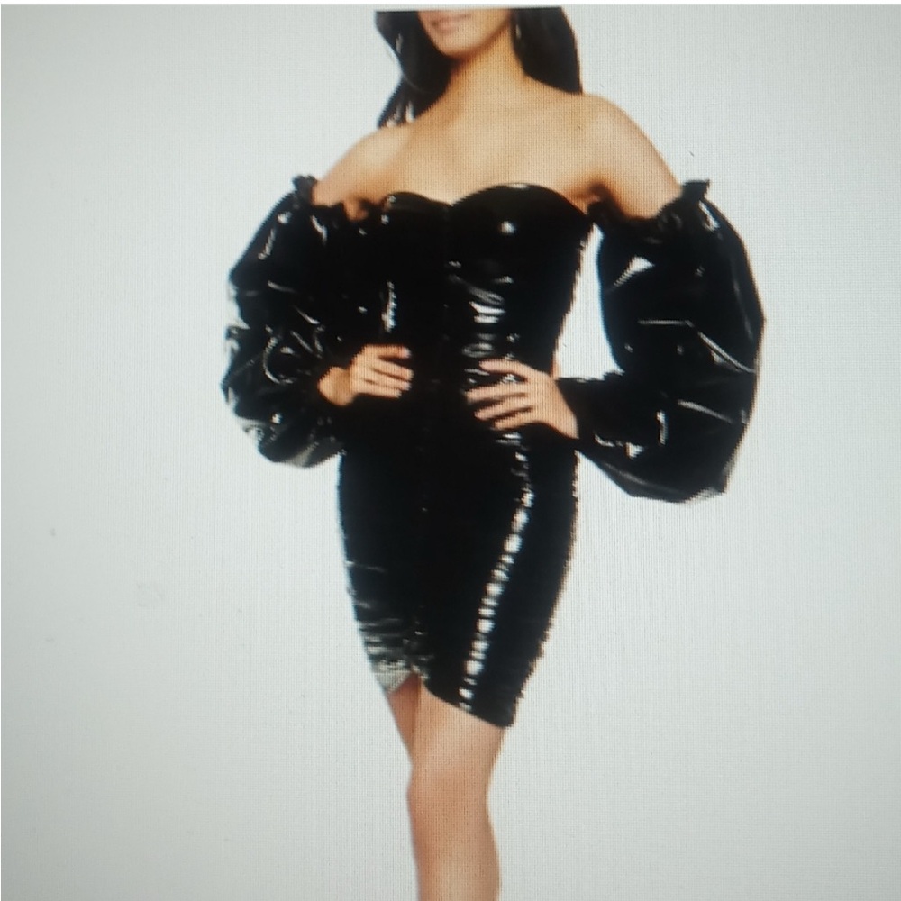 Chic Strapless Black Dress with Puff Sleeves